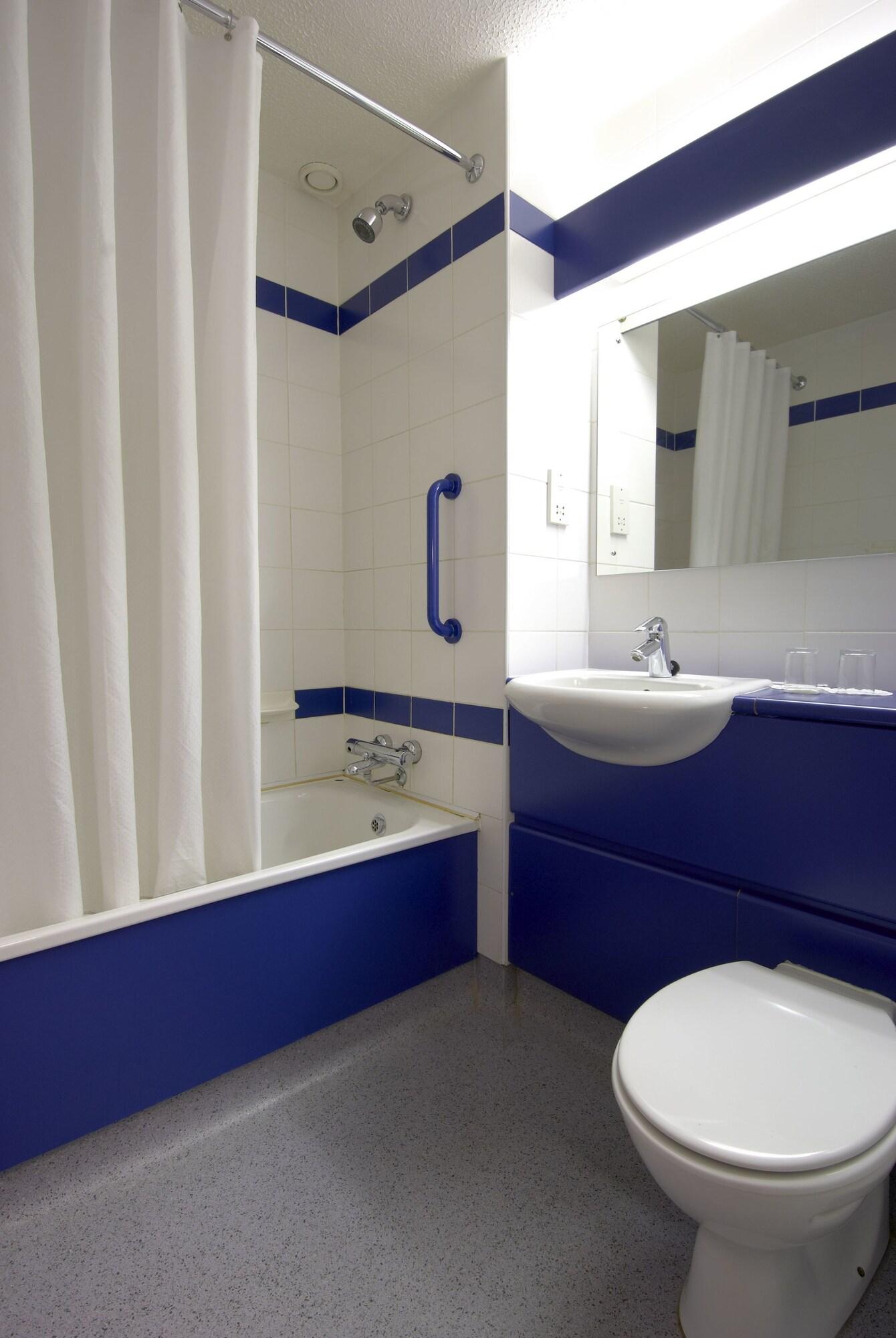 Travelodge Limerick Junction Екстериор снимка