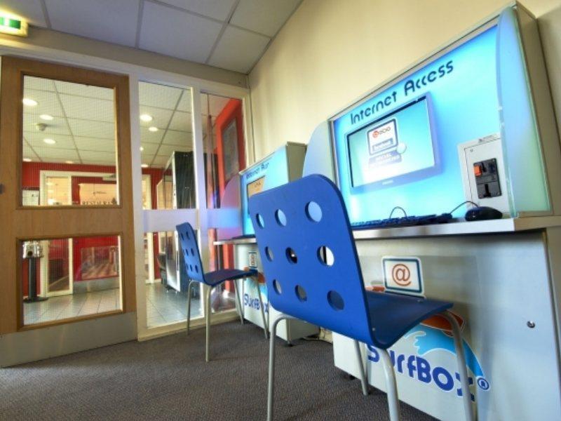 Travelodge Limerick Junction Екстериор снимка