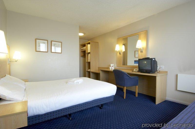 Travelodge Limerick Junction Екстериор снимка