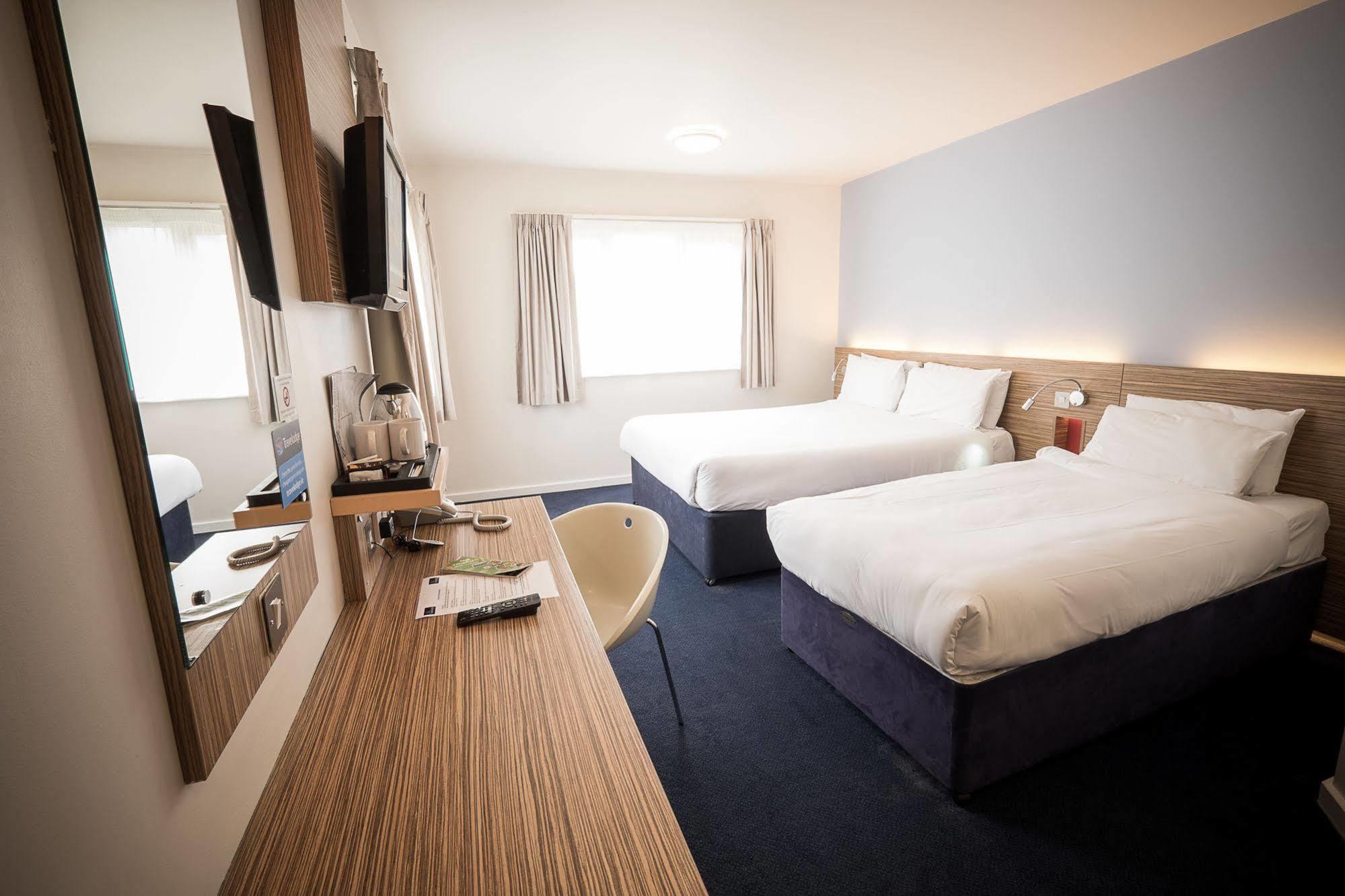 Travelodge Limerick Junction Екстериор снимка